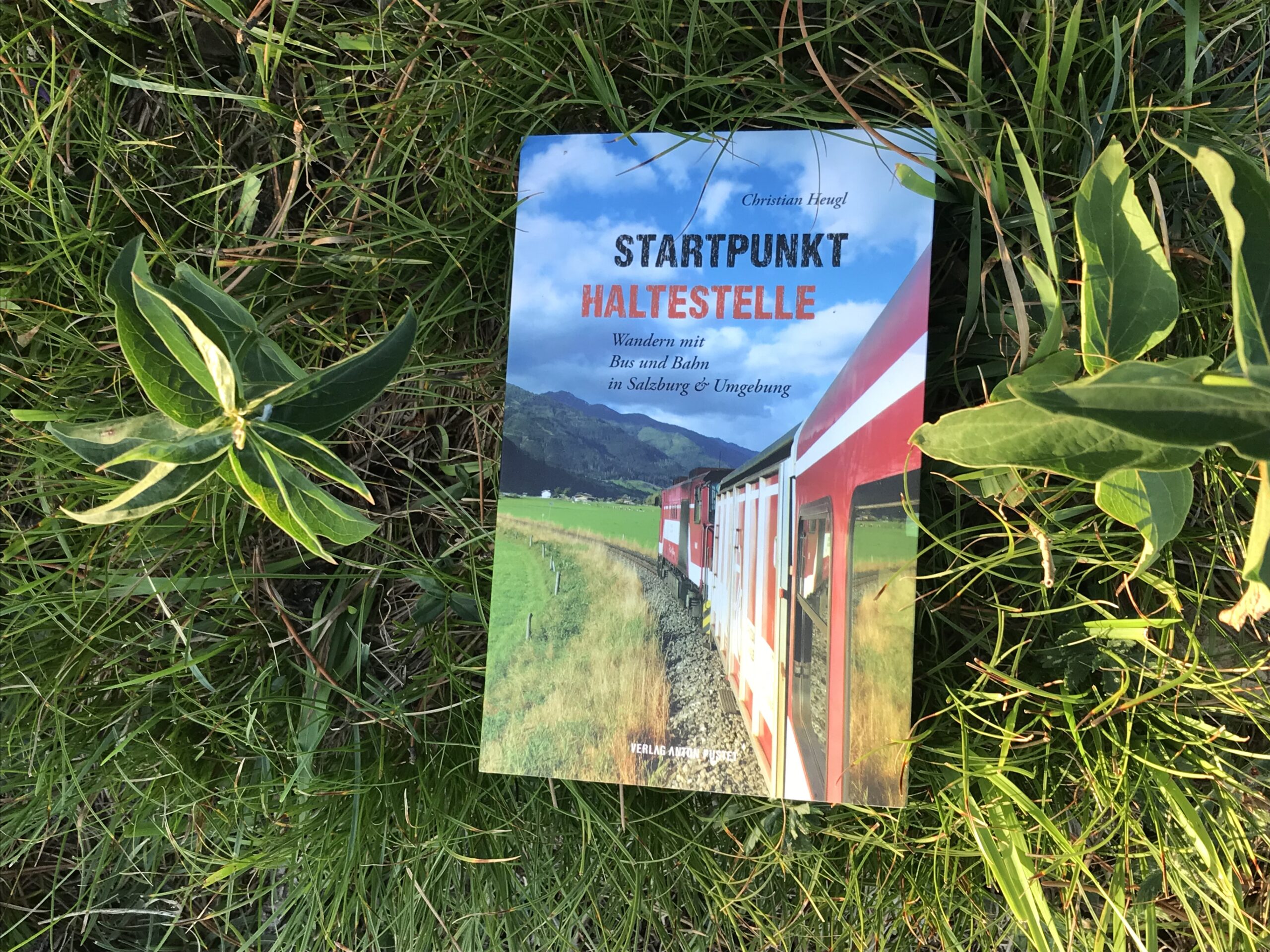 Titelbild Startpunkt Haltestelle. Foto Peter Backé