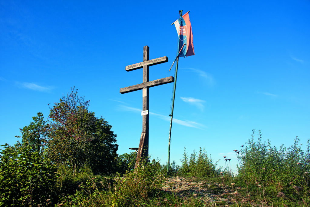 Das Gipfelkreuz auf dem Holíš (Tour 35). Foto Rother Verlag