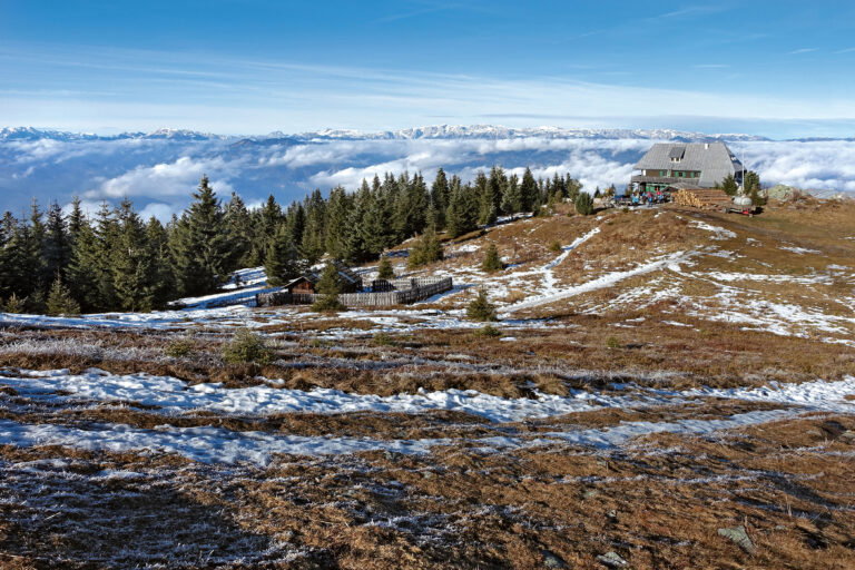 Titelbild: Wandern mit Öffis - Wiener Hausberge, Foto Rother Bergverlag