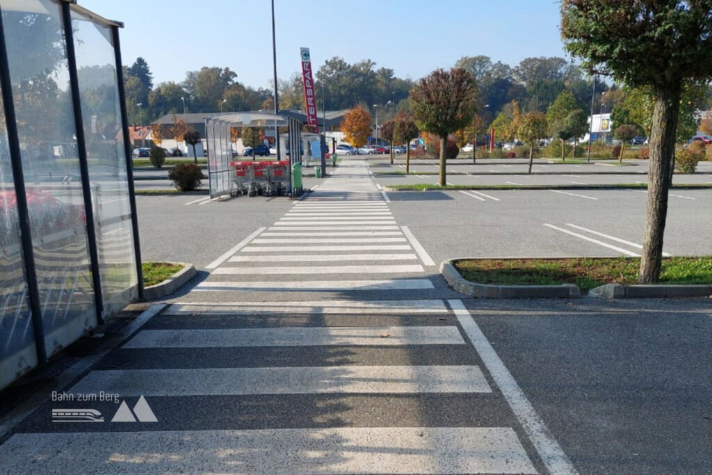 Wunsch-Zebrastreifen gefunden: am Interspar Parkplatz ;-) Foto: Alice Frischherz