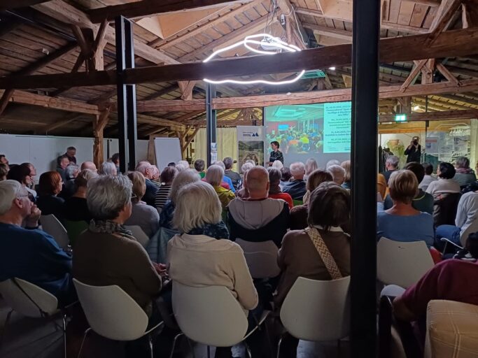Kleines Ried mit großem Interesse. Foto: Elke Stein