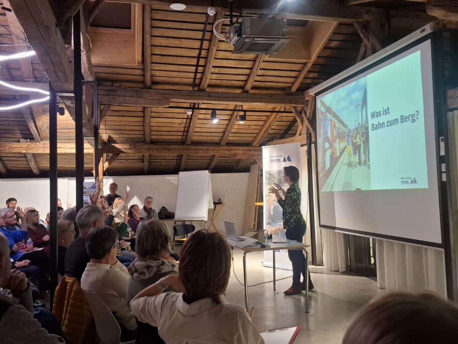 Mit klopfendem Herzen vor über hundert Menschen. Foto: Claudia Schallauer