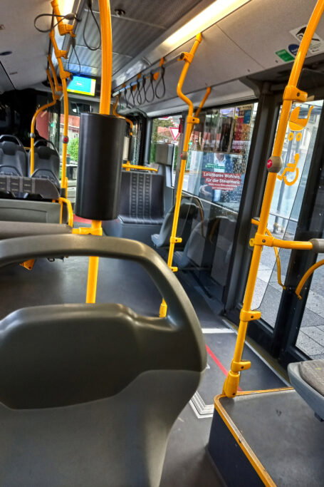 Ob Sommer oder Winter, Rad oder Ski, alles mit den Öffis. Fotos: Martina Friesenbichler