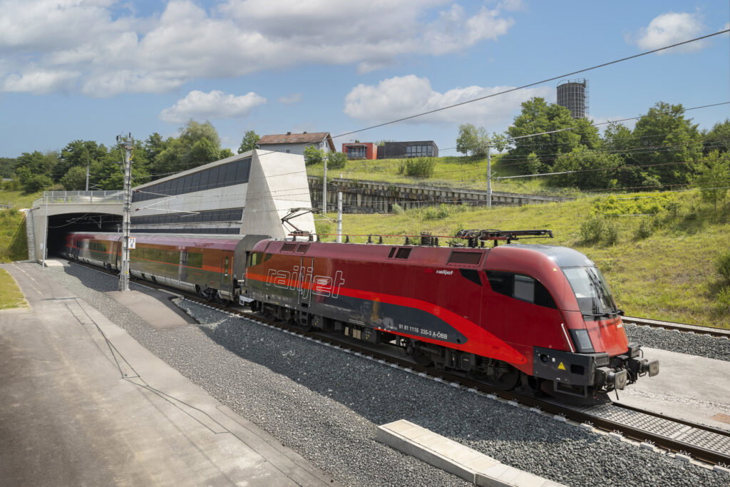 Railjet auf der Koralmbahn, Foto ÖBB / Harald Eisenberger