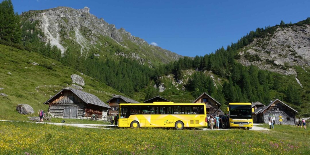 Mit dem Bus auf die Ursprungalm. Foto: Peter Backé
