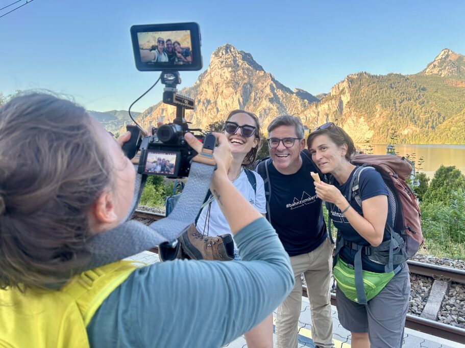 Elisabeth Müller und das Bahn-zum-Berg-Gespräche Team am Traunsee. Foto Veronika Schöll